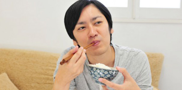 なぜ、夜遅く食べると太るの？
